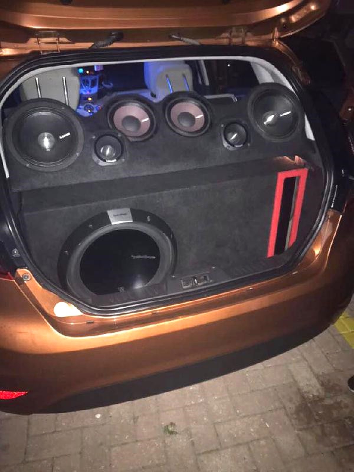 Mobil Disko\' Otomobil Trafikten Yasaklandı Sürücüsüne 5 Bin 67 TL Ceza Kesildi