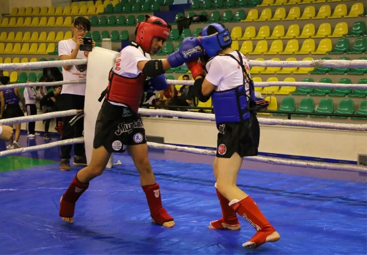 Muay Thai Müsabakası Edremitte Yapıldı