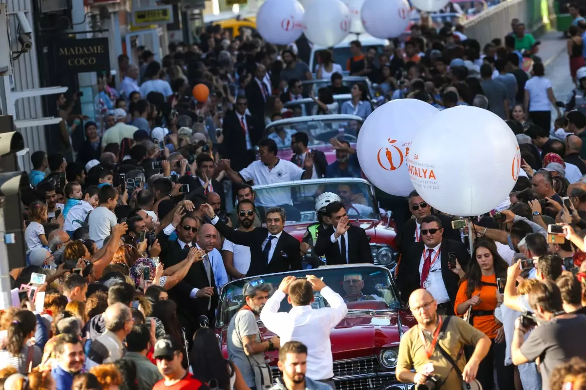 Necati Şaşmaz\'a Yoğun İlgi!