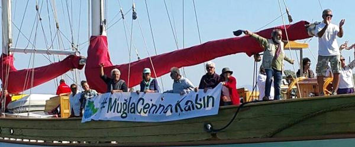 Şarkılı, Türkülü, Halaylı Sit Protestosu