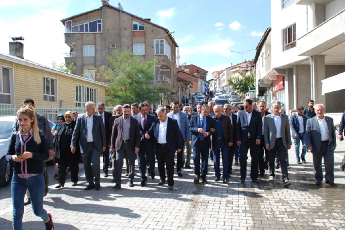 Vali Kalkancı ve Milletvekilleri Çelikhan\'da Vatandaşlarla Bir Araya Geldi