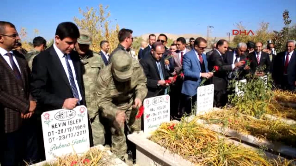 Van Erciş\'te 2011 Depreminde Yaşamını Yitirenler Anıldı