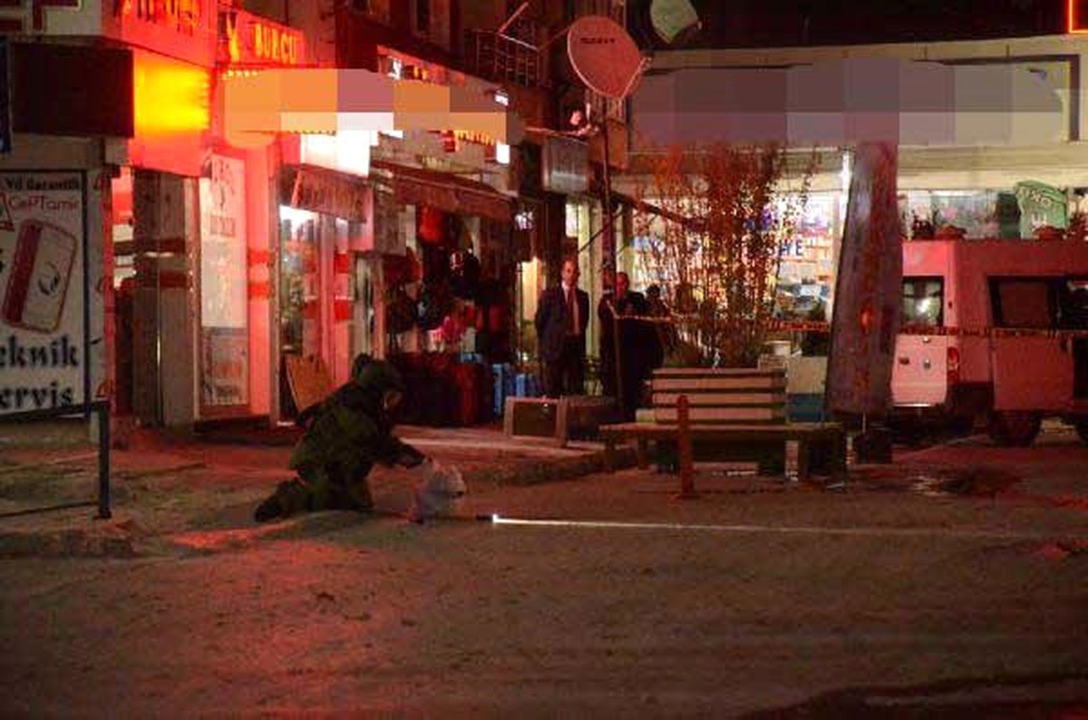 Yol Kenarına Bırakılan Çuval, Polisi Alarma Geçirdi
