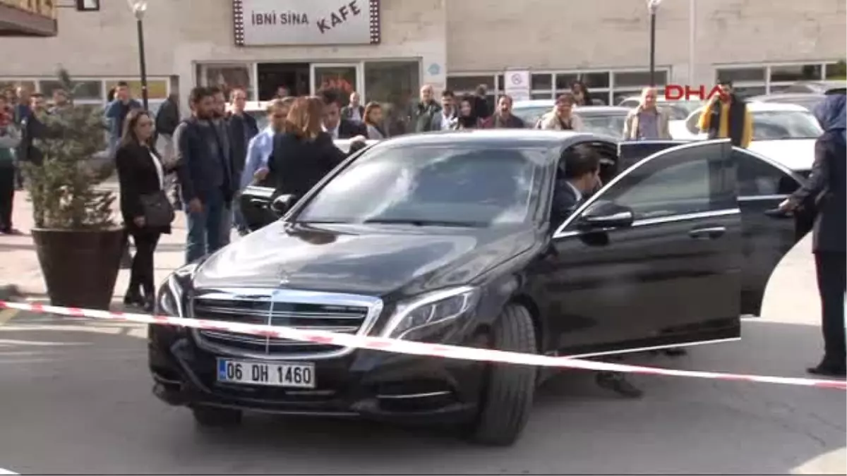 AB Bakanı Ömer Çelik, Baykal\'ı Tedavi Gördüğü Hastanede Ziyaret Etti