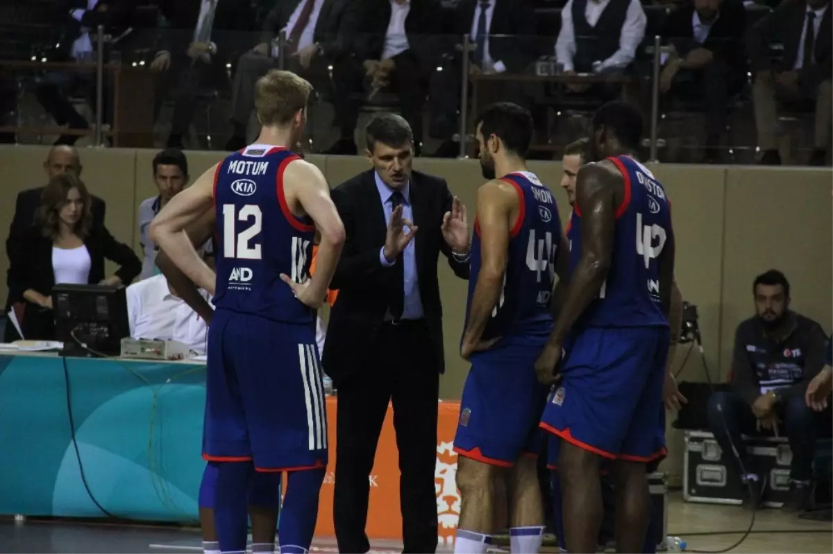 Anadolu Efes Deplasmanda Galip