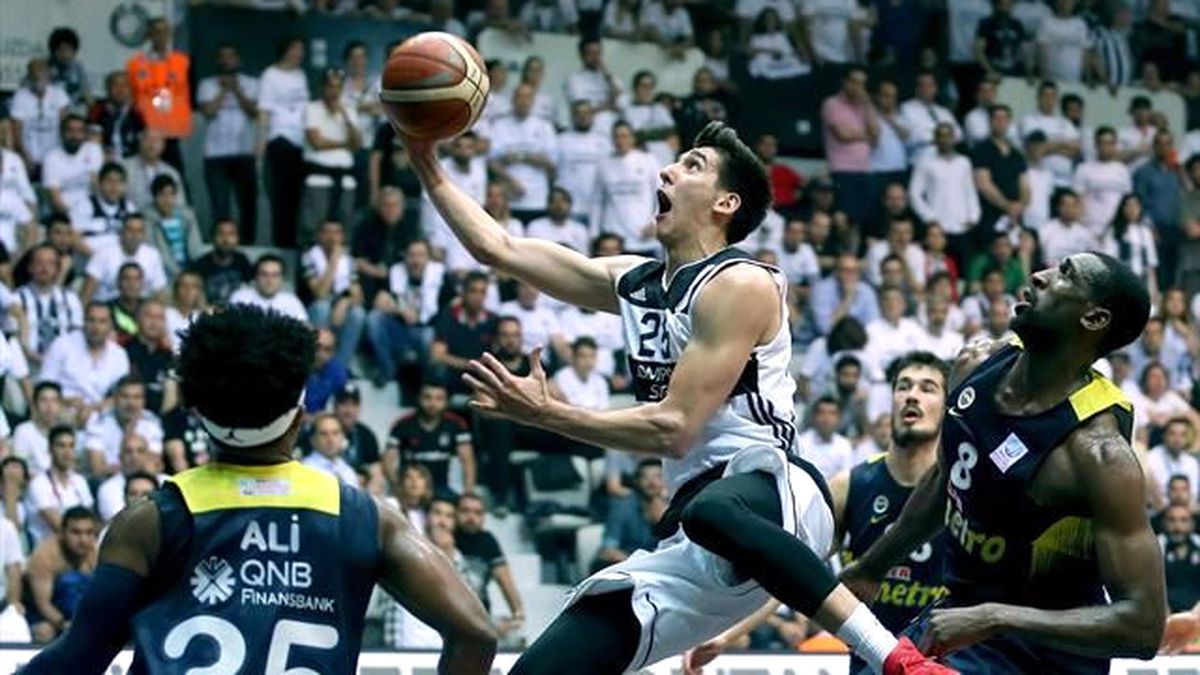 Beşiktaş İki Yıl Daha Sompo Japan