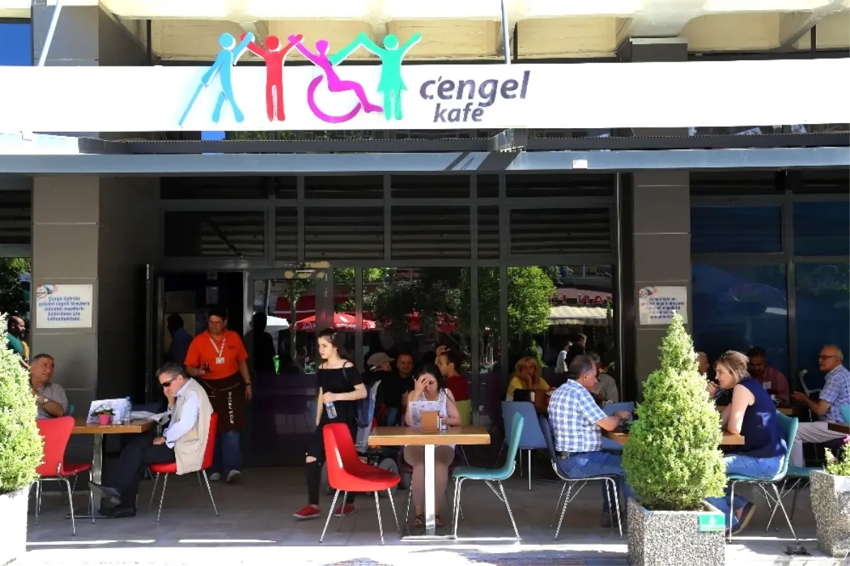 Ç\'engel Kafe Arı Gibi Çalışıyor