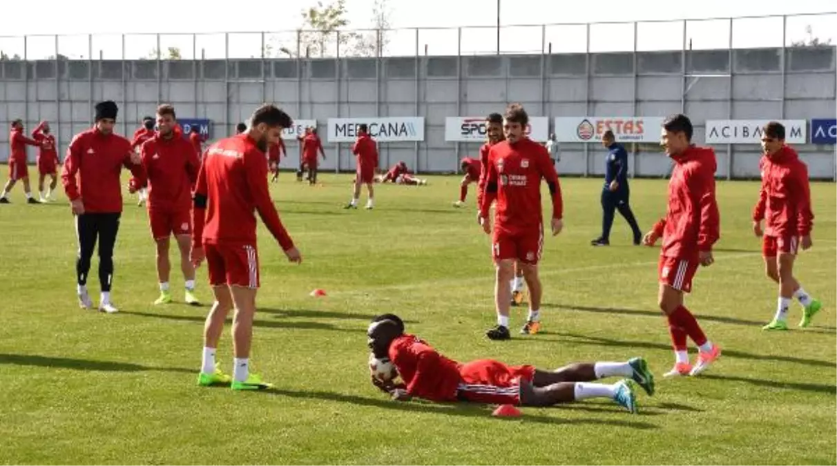 Demir Grup Sivasspor Teknik Direktörü Aybaba: "Kupada Sonuna Kadar Gideceğiz"