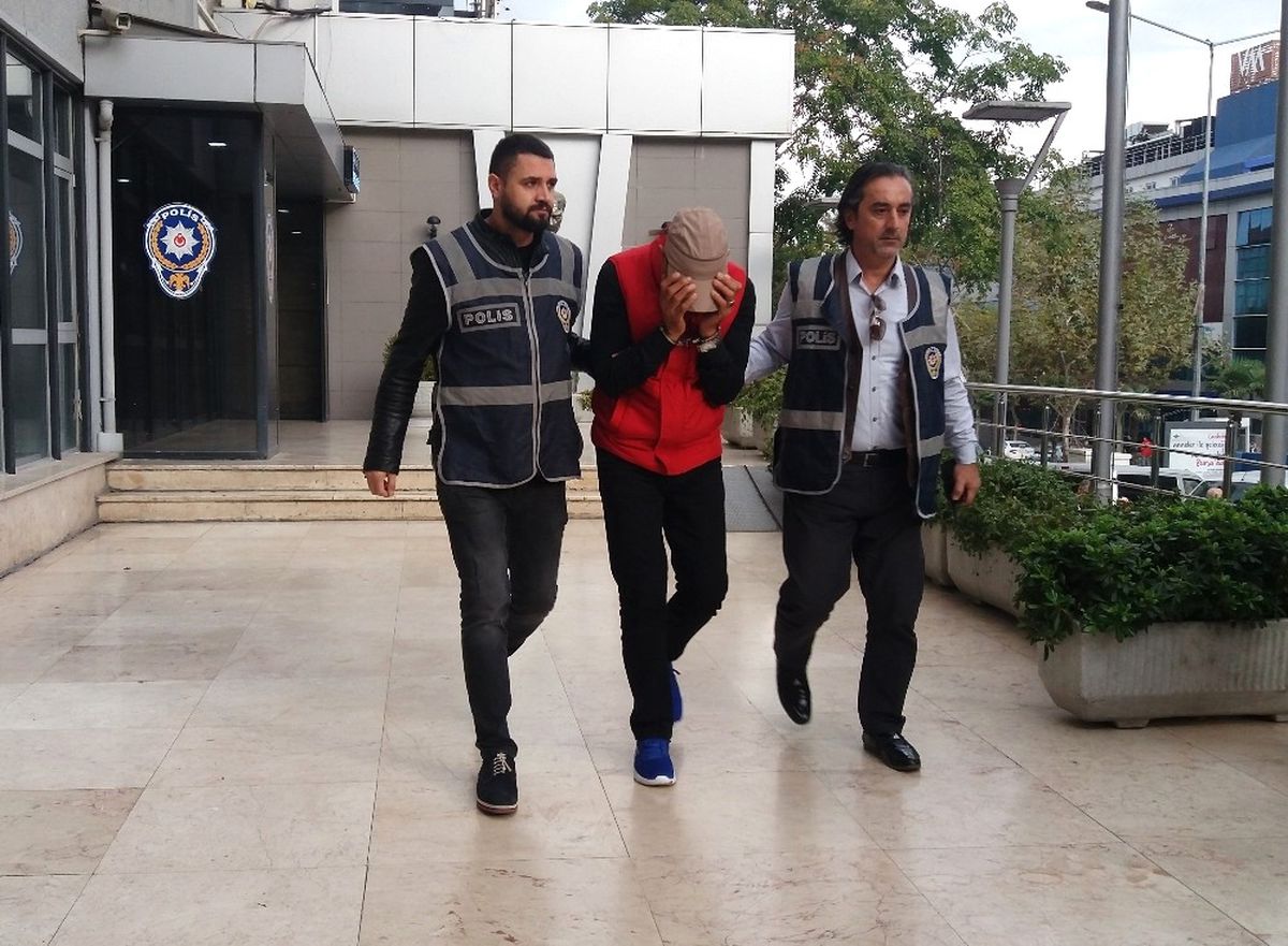 Dolandırıcılık Şüphelisi Kardeşine Ait Sahte Kimlikle Yakalandı