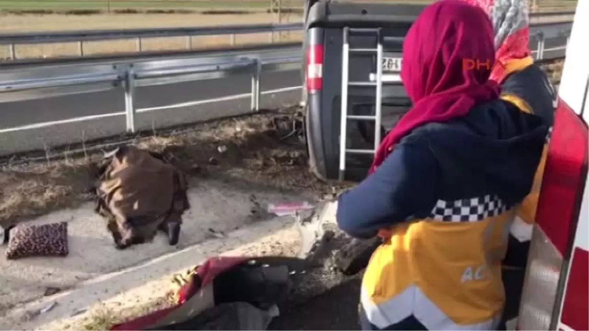 Erzurum Bariyere Çarpan Araçtan Fırlayan 1 Kişi Öldü, 2 Kişi Yaralandı