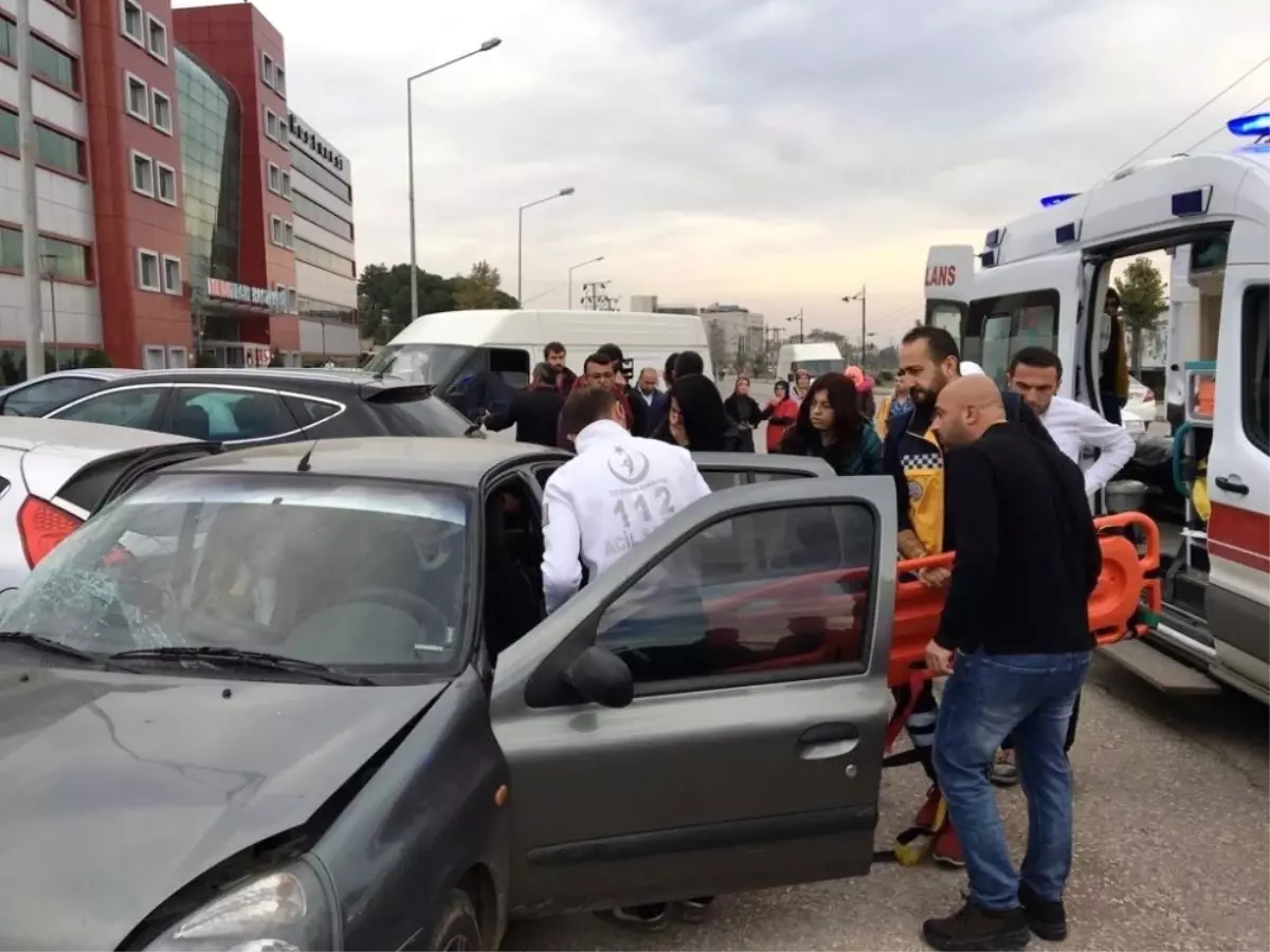 Fatsa\'da Zincirlime Trafik Kazası: 2 Yaralı