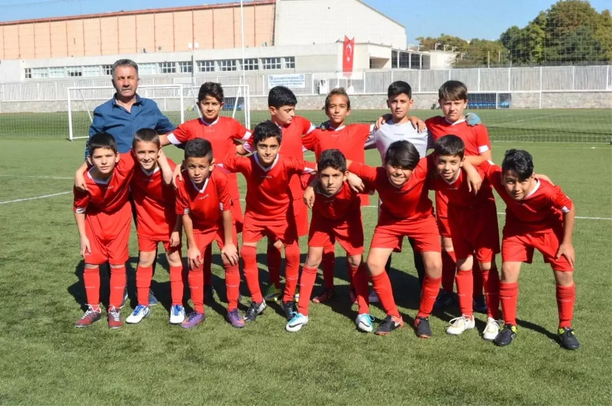 Gölbaşı Belediyespor U12 Futbol Takımı Grubunda Şampiyon Oldu