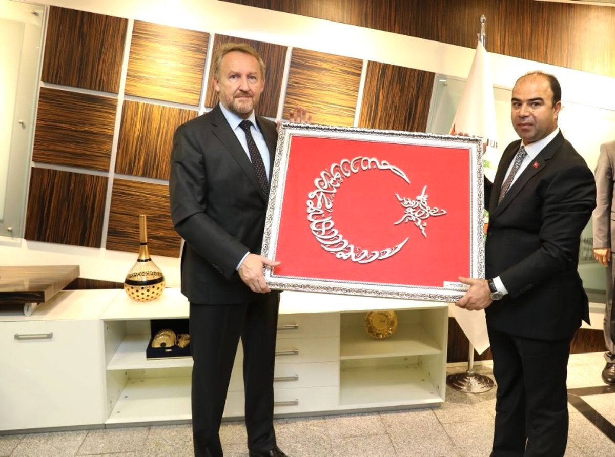 İzzetbegoviç\'ten Büyükşehir Belediyesine Ziyaret
