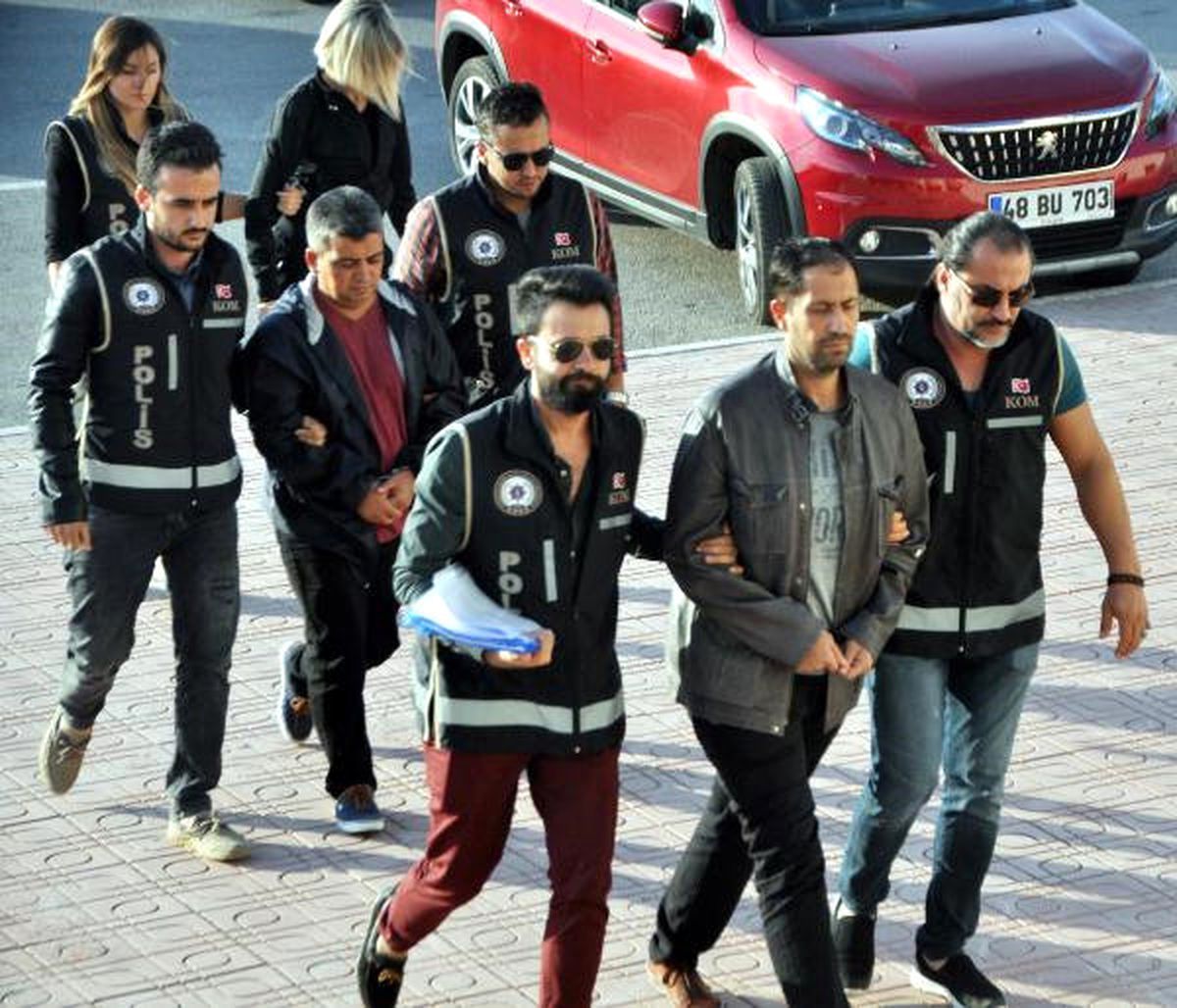 Kos\'a Kaçmaya Çalışan Fetö\'cü Eski Polis Müdürleri Tutuklandı