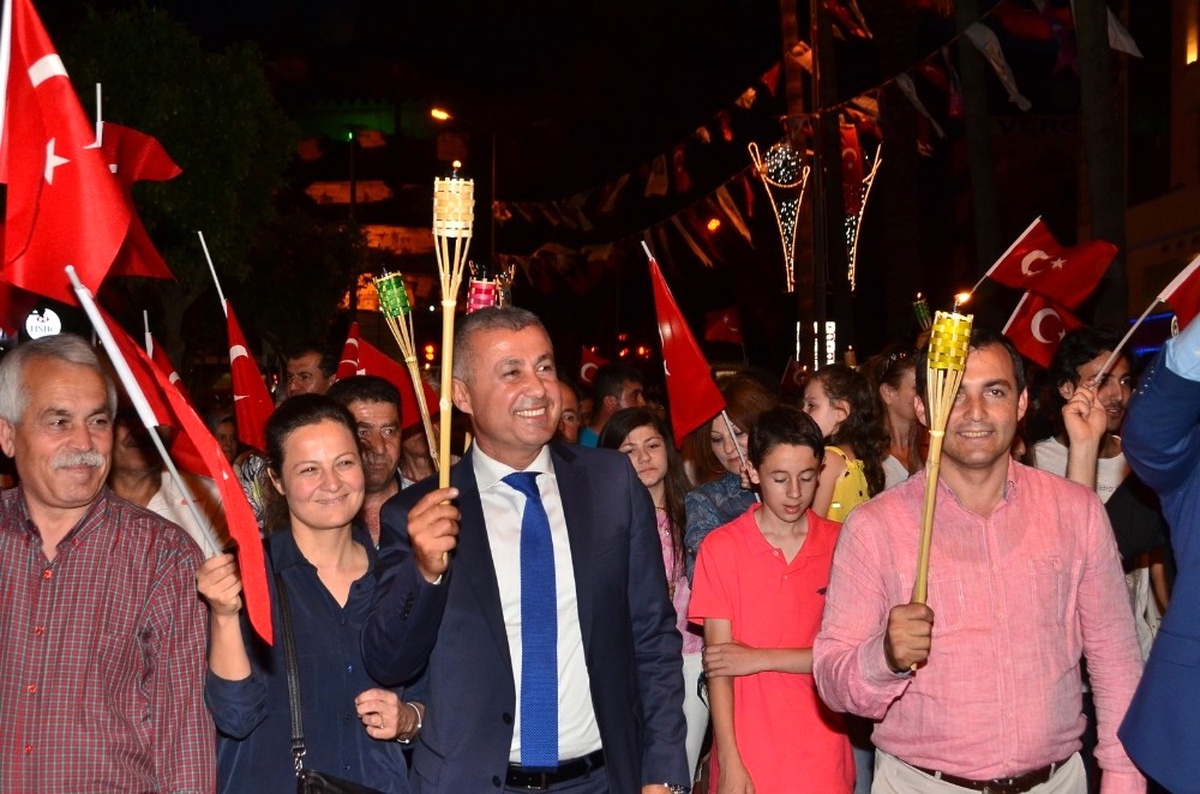 Manavgat\'ta Fener Alaylı, Konserli Cumhuriyet Kutlaması