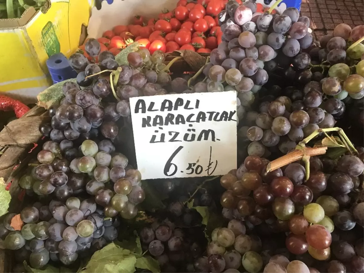 Meşhur Karaçatlak Üzümü Tezgahlarda Yerini Aldı