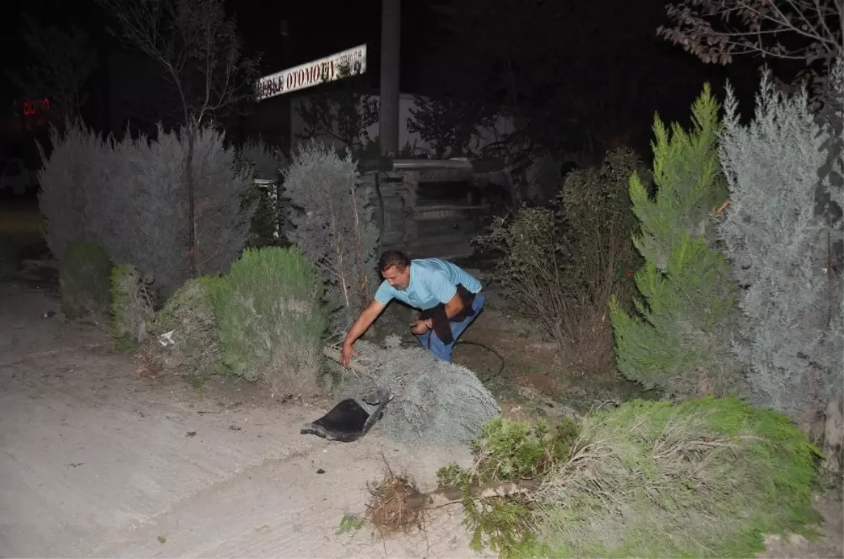 Otomobilin Köftecinin Bahçesine Uçma Anı Güvenlik Kamerasında