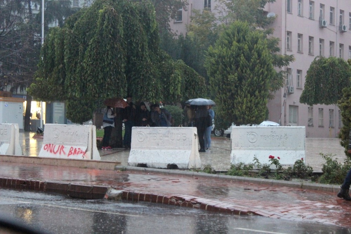 Tekirdağlılar Yağmura Hazırlıksız Yakalandı