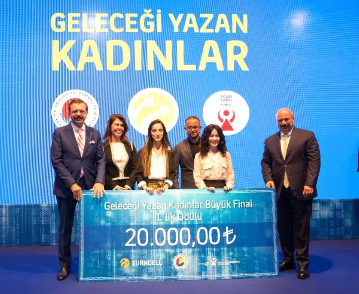 Türkiye\'nin Dijital Dönüşümüne Kadın Eli Değecek"