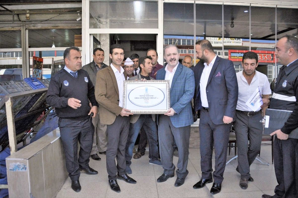 Tuşba Belediyesinden \'Beyaz Bayrak Güvenli Gıda Başarı Belgesi\' Uygulaması