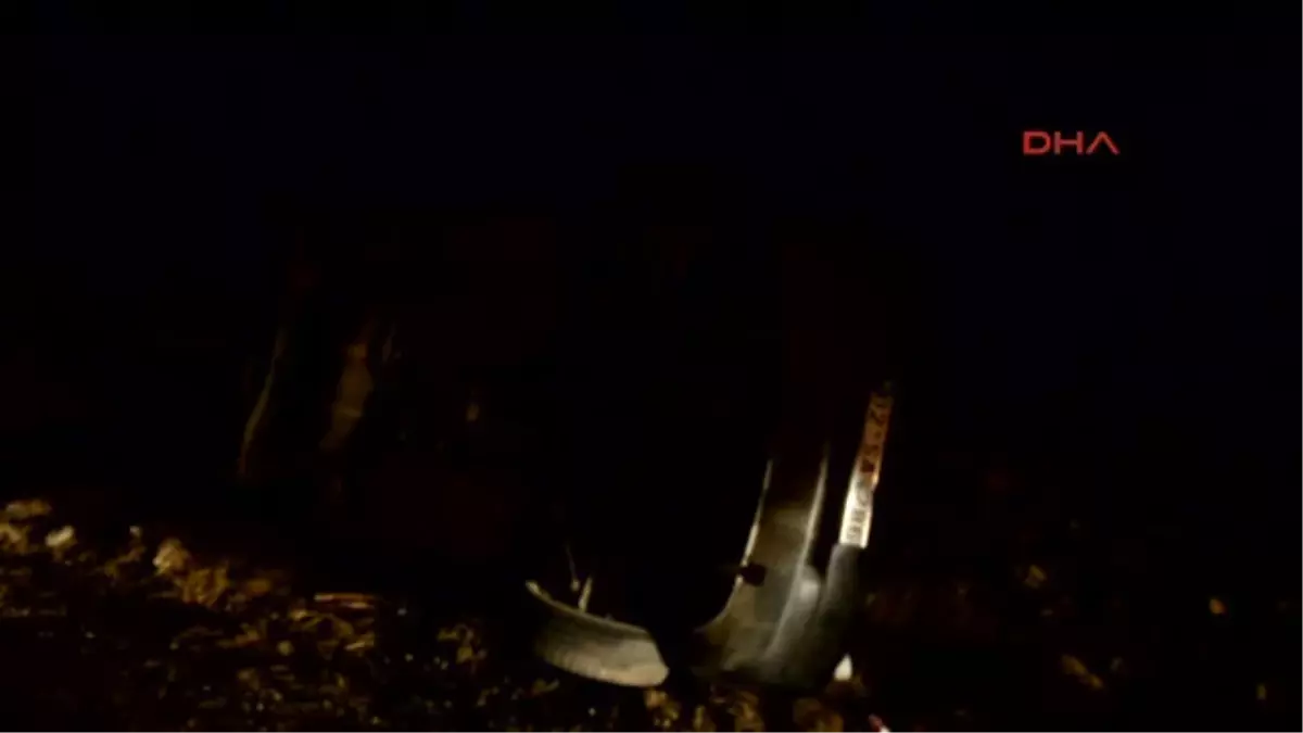 Adıyaman Besni\'de Hafif Ticari Araç Devrildi: 8 Yaralı