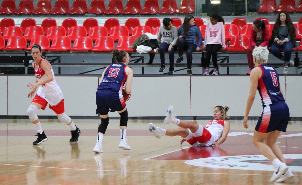Agü Spor, Polonya Ekibini Mağlup Etti