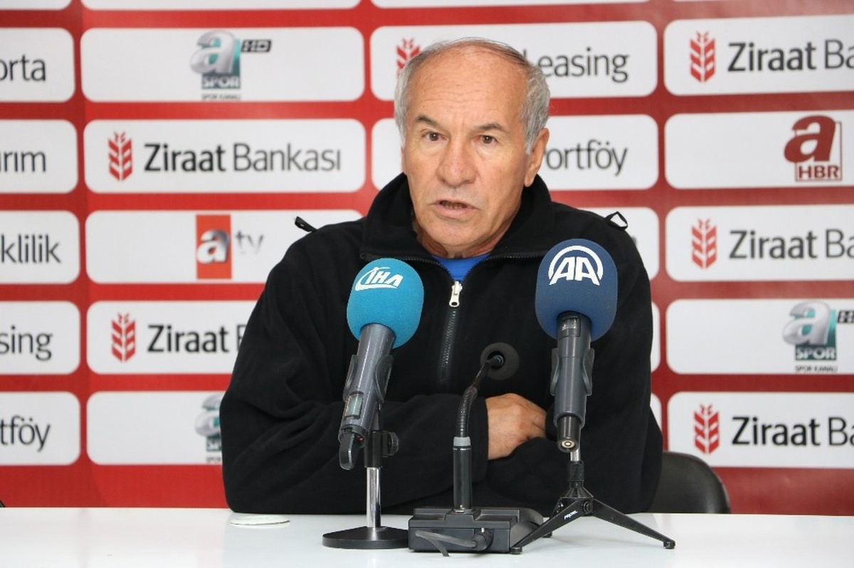 Akhisarspor, Erzincan\'ı Farklı Geçti