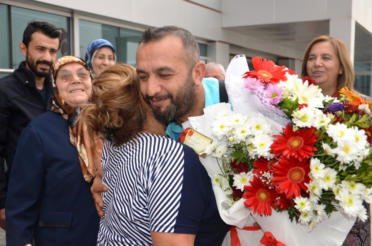 Ampute Milli Takımı Kalecisi Selim Karadağ\'a Muhteşem Karşılama