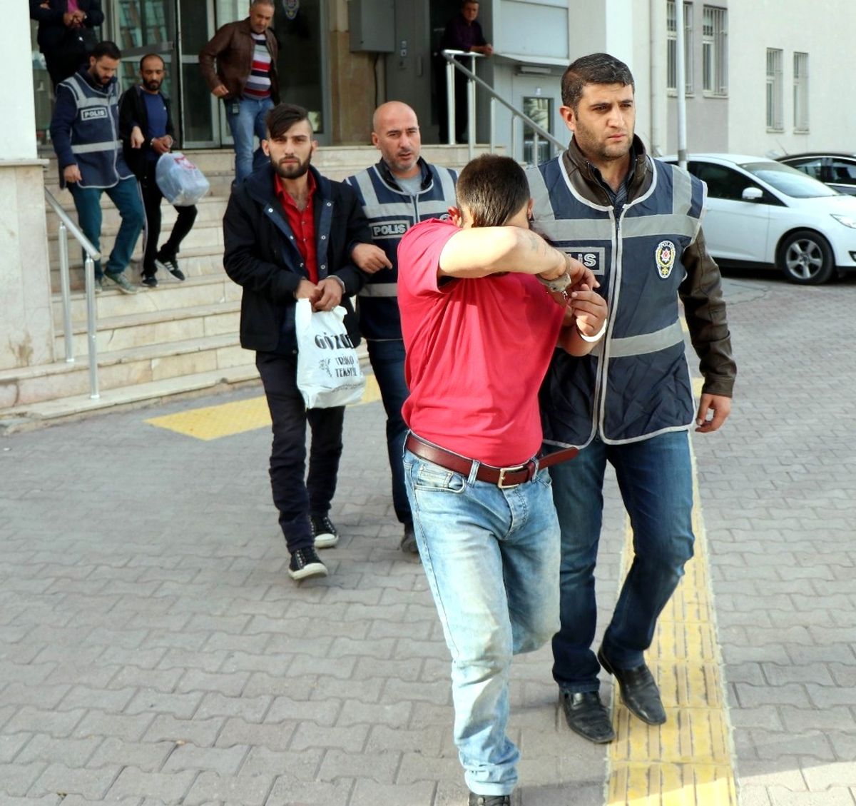 Aranan Şahıslara Şafak Operasyonu: 41 Gözaltı