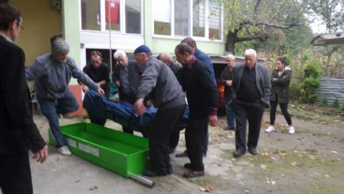 Armut Ağacından Düşüp Öldü