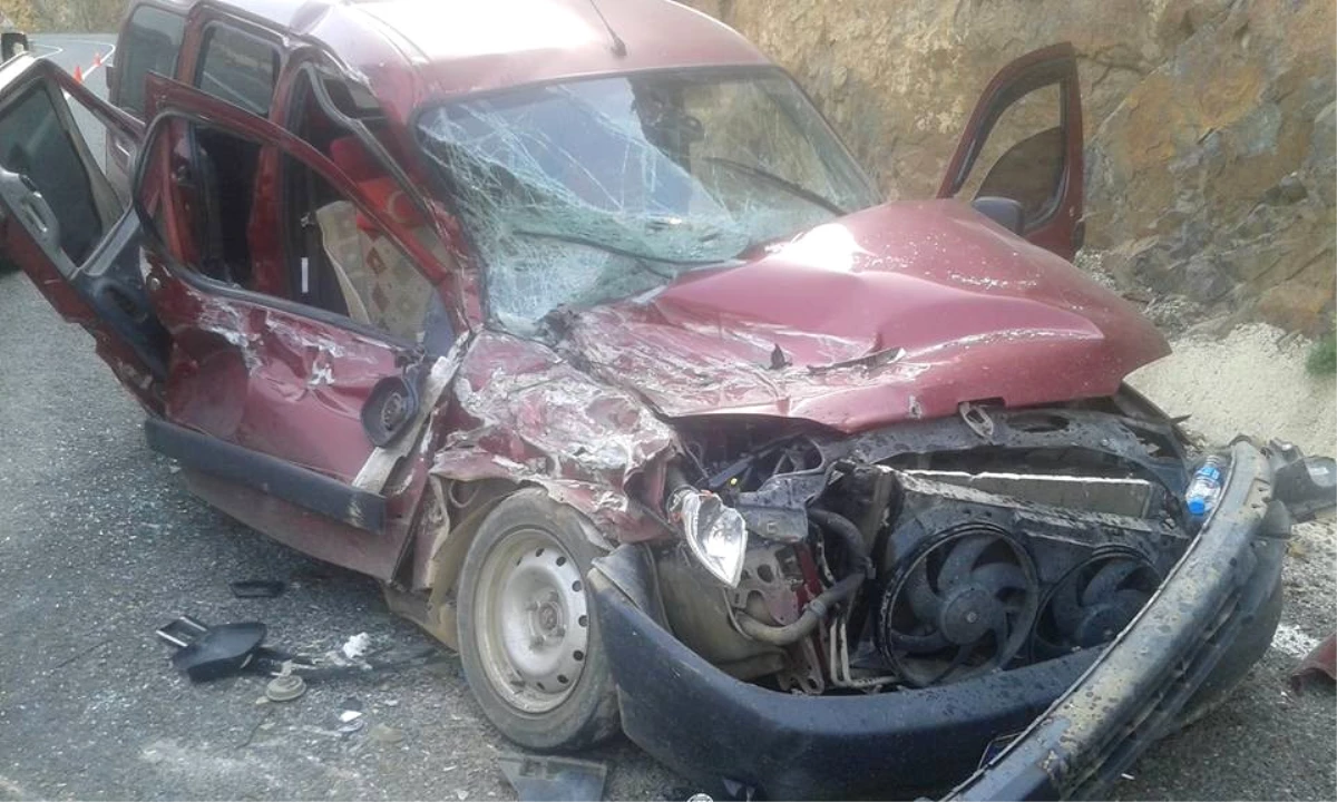 Artvin\'de Trafik Kazası: 4 Yaralı