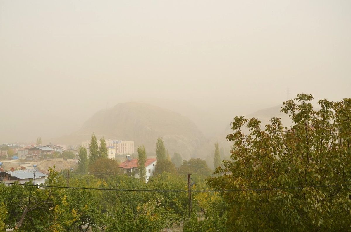 Darende\'yi Toz Bulutu Kapladı
