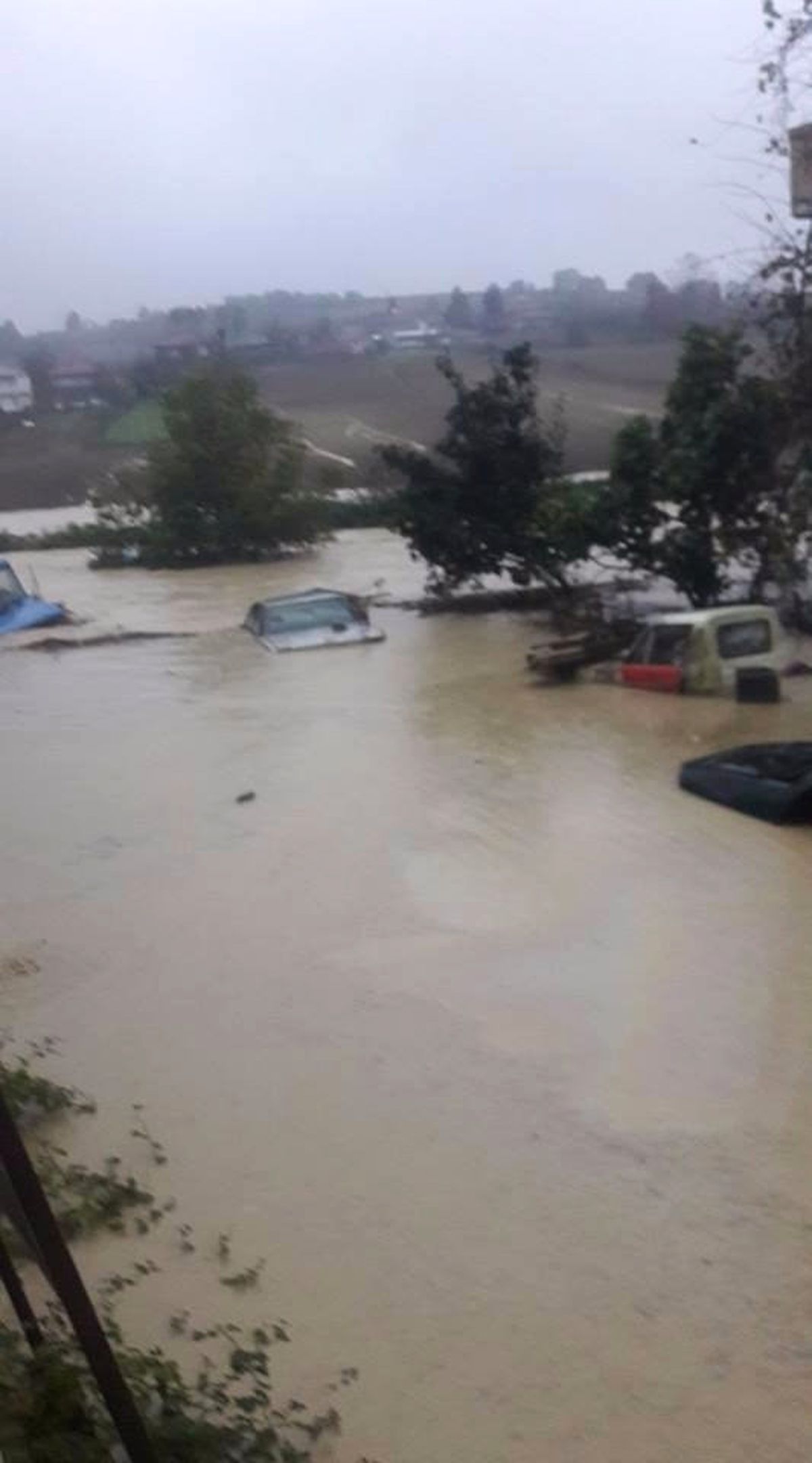 Dere Taştı, Yollar Sular Altında Kaldı