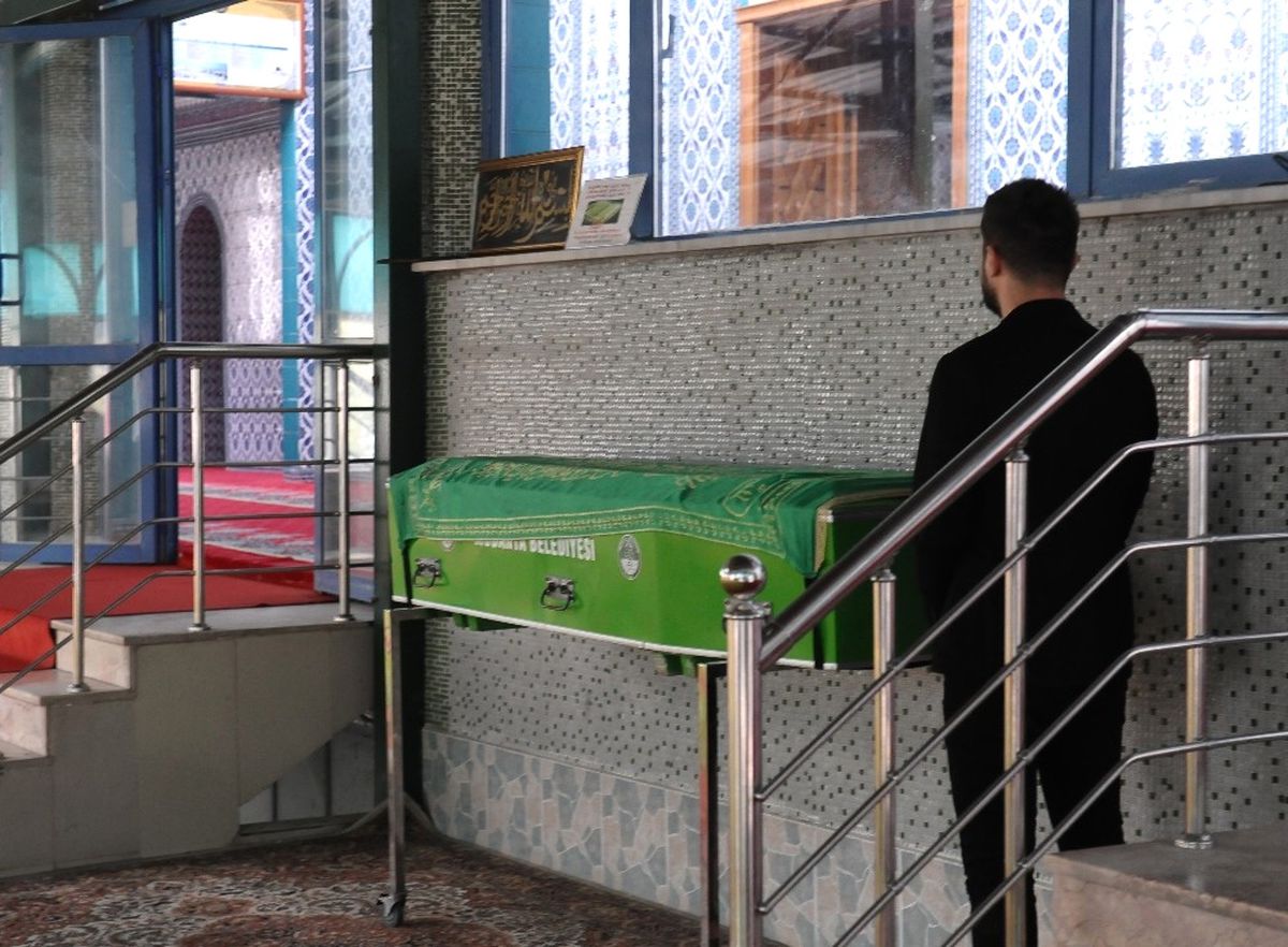 Eylem Gülçin Kanık\'ın Cenazesi Anneannesinin Mezarına Defnedildi