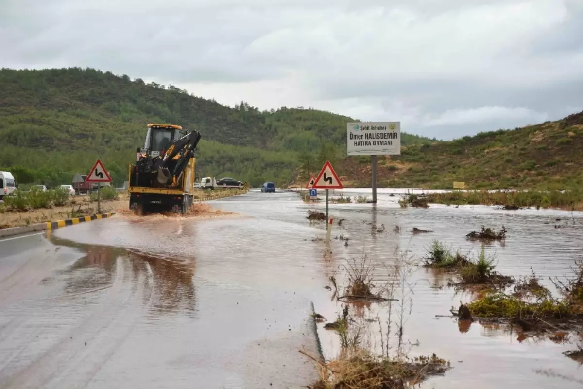 Fethiye-Muğla Karayolunda Trafik Tek Şeritten Veriliyor