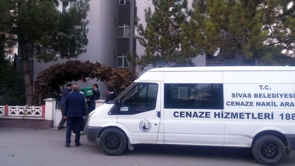 Fizik Öğretmeni Evinde Ölü Bulundu