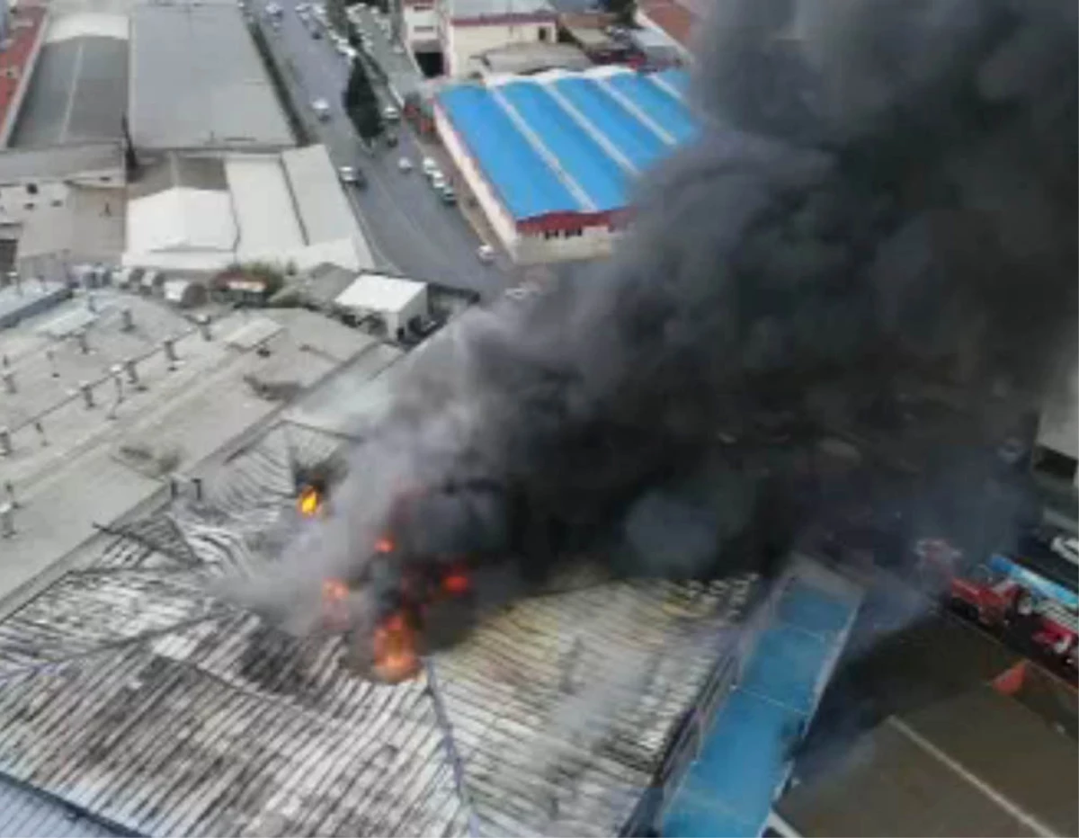 İstanbul\'daki Fabrika Yangını Havadan Görüntülendi