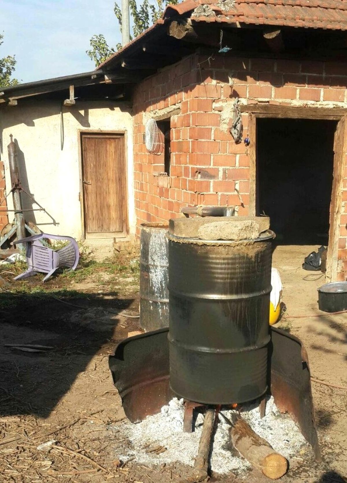 Manisa\'da Kaçak Rakı Operasyonu