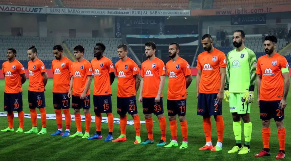 Başakşehir Futbol Kulübü, Kızılay\'a 15 Araç Bağışladı