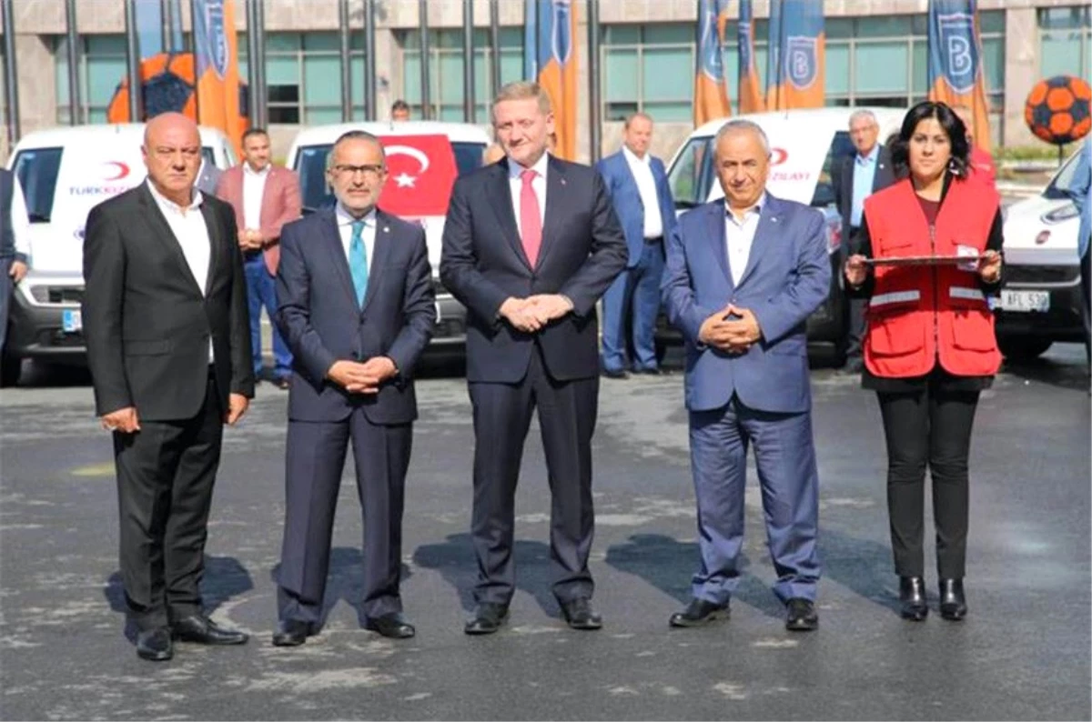 Medipol Başakşehir, İyilik Filosu\'na 15 Araç Bağışladı