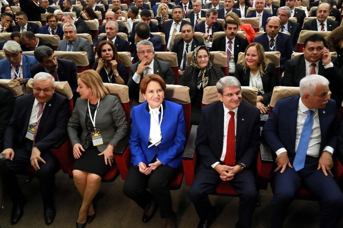 Meral Akşener\'in Parti Tanıtımı Çileye Döndü
