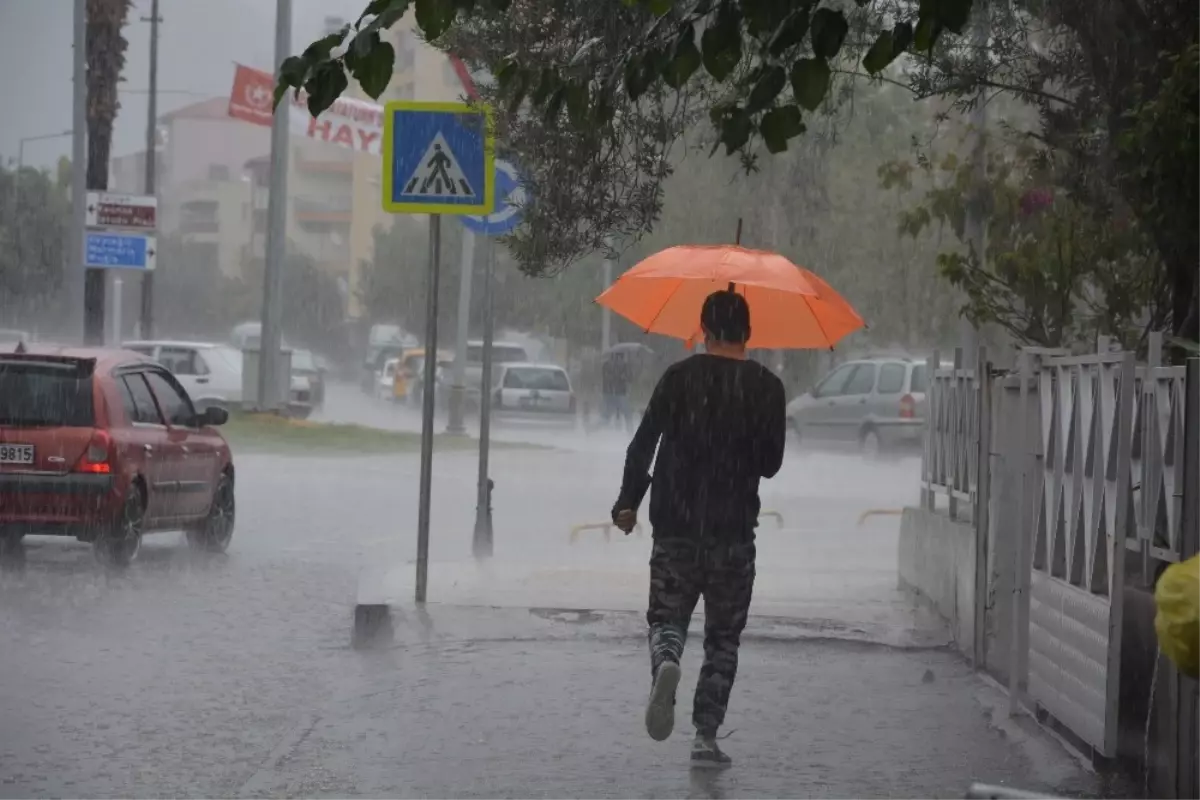 Ortaca\'da Sağanak Yağış Etkili Oldu