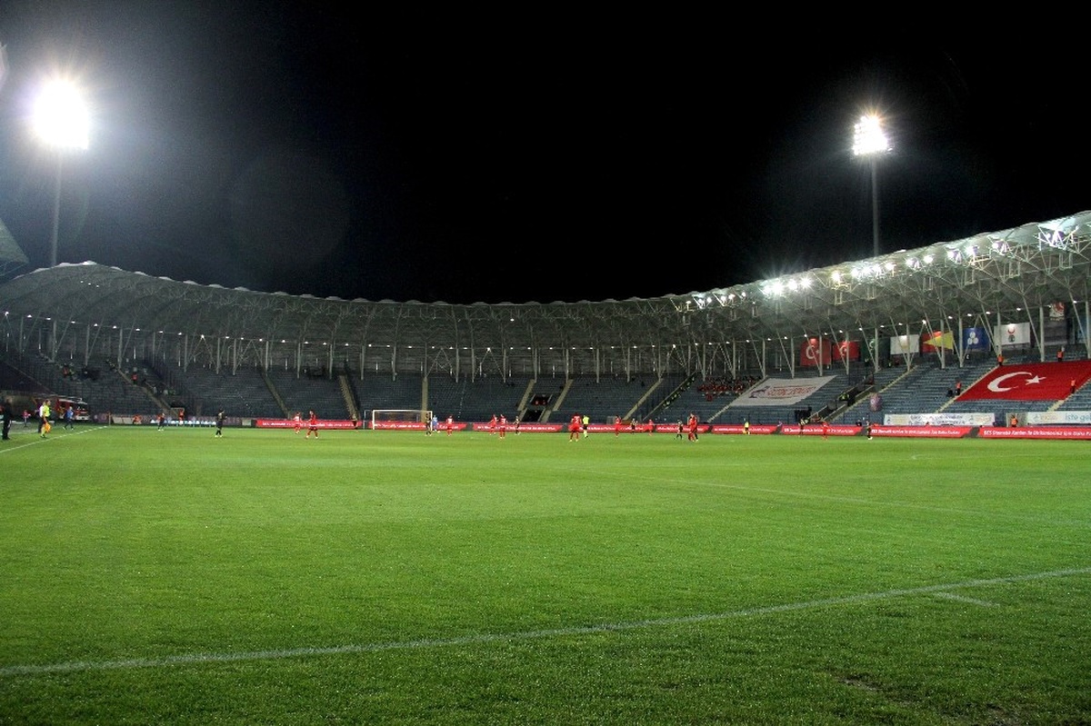 Osmanlıspor Son 3 Yılda İlk Defa Boş Tribünlere Oynadı