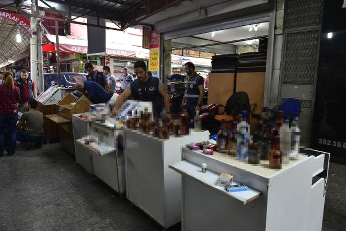 Polis Baskınını Fark Edince, Tezgahlarını Bırakıp Kaçtılar