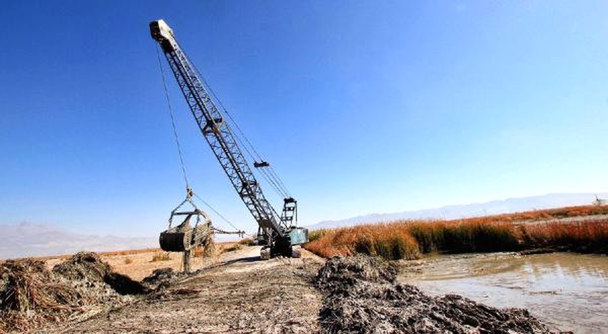 Sultansazlı Kuş Cenneti\'ne Uzanan Kanallarda Balçık ve Saz Temizliği