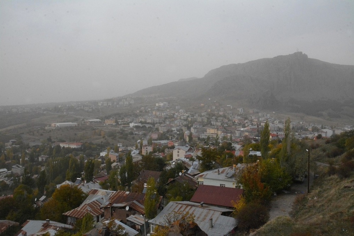Suriye Üzerinden Gelen Toz Fırtınası Giresun Şebinkarahisar\'ı da Etkisi Altına Aldı