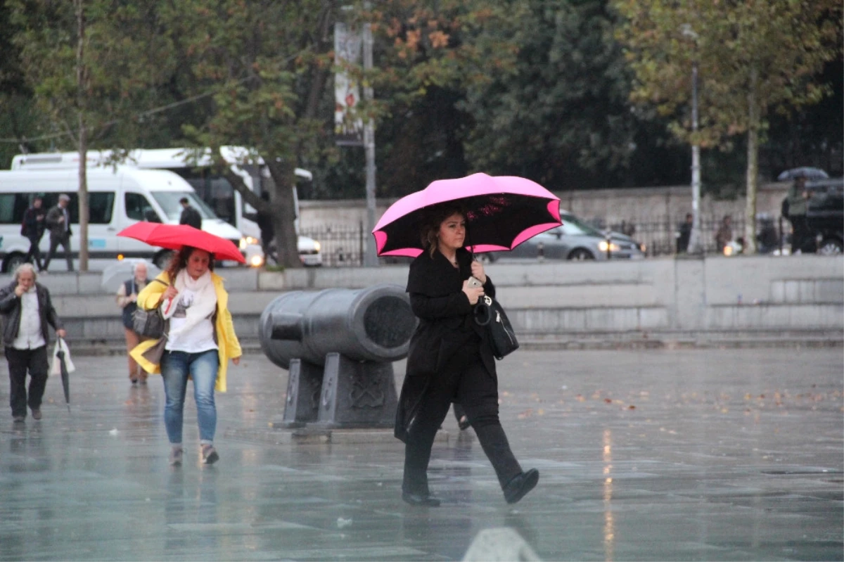 Taksim\'de Yağmur