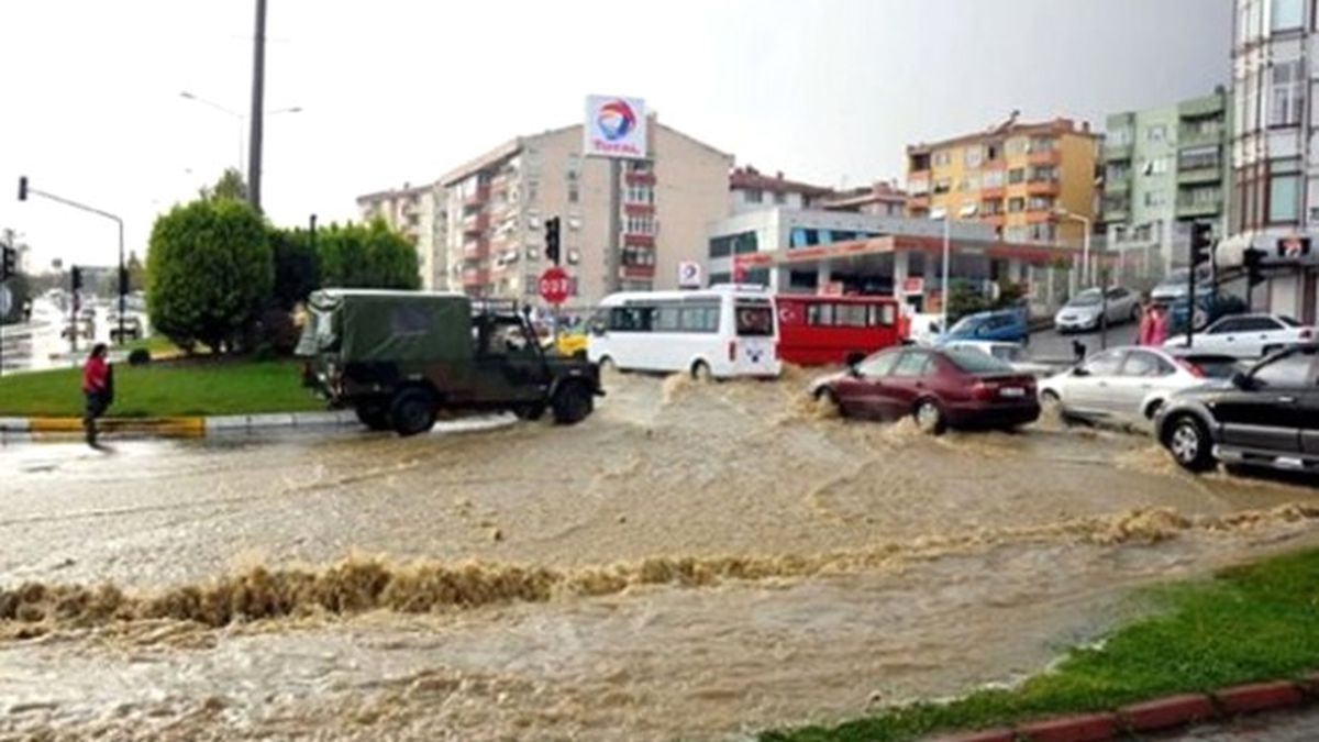 Tekirdağ\'da Askeri Araç Sele Kapıldı: 1 Asker Kayıp