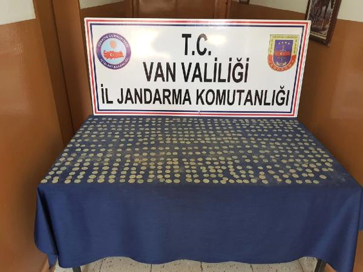 Van\'da Bizans Dönemine Ait 523 Sikke Ele Geçirildi