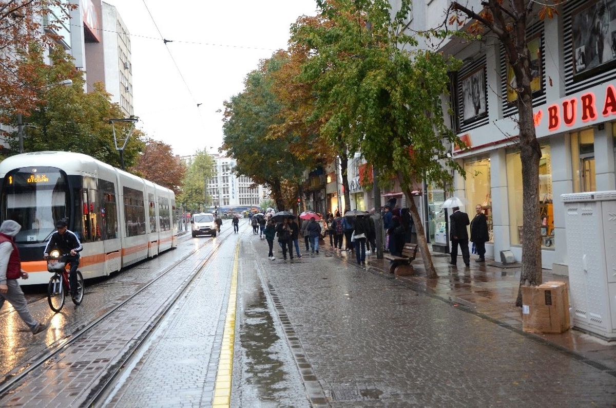 Yağmur Hem Sevindirdi Hem Üzdü